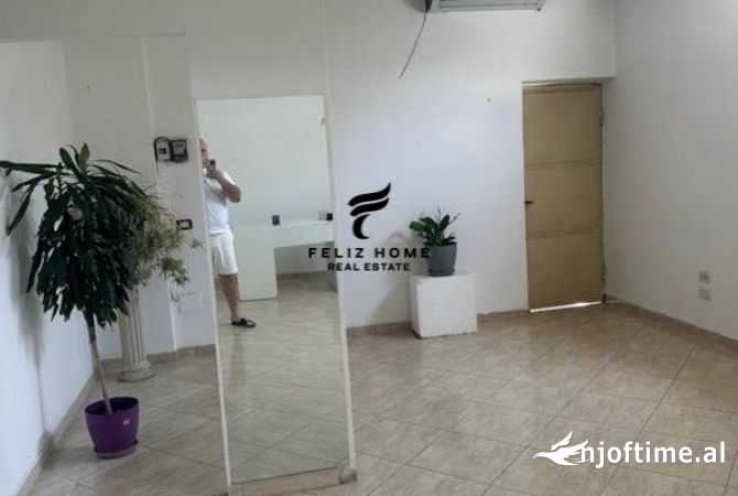 Ambient biznesi me qera 1+1 ne Tirane - 700 Euro