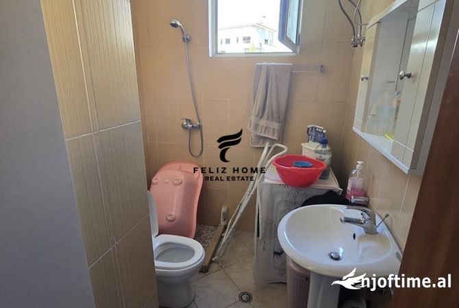 Shtepi ne shitje Apartament ne Tirane, 2+1, Mobilimi E mobiluar, Pagesa 123,000  Euro.