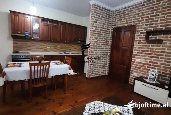 Shtepi me qera 4+1 ne Tirane - 1,400 Euro