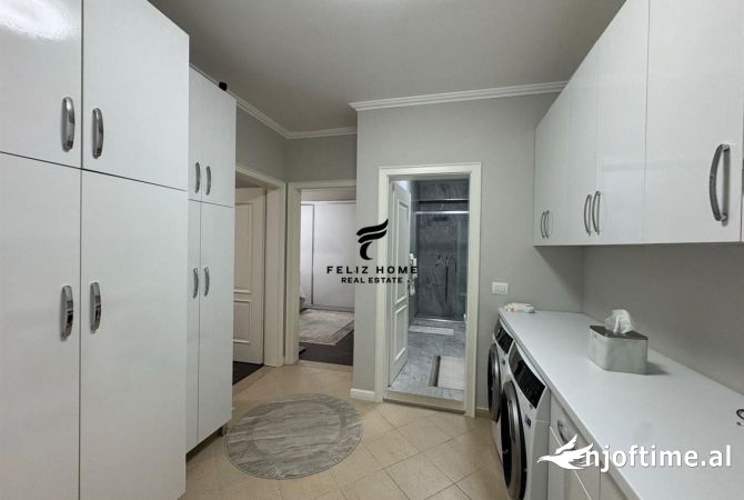 Shtepi ne shitje Apartament ne Tirane, 2+1, Mobilimi E mobiluar, Pagesa 295,000  Euro.