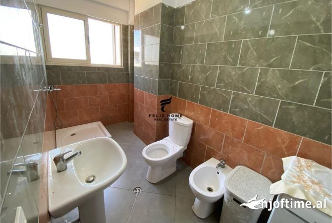 Shtepi ne shitje Apartament ne Tirane, 2+1, Mobilimi E mobiluar, Pagesa 157,000  Euro.