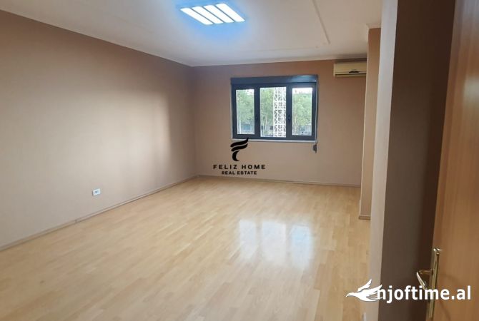 Ambient biznesi me qera 3+1 ne Tirane - 1,600 Euro