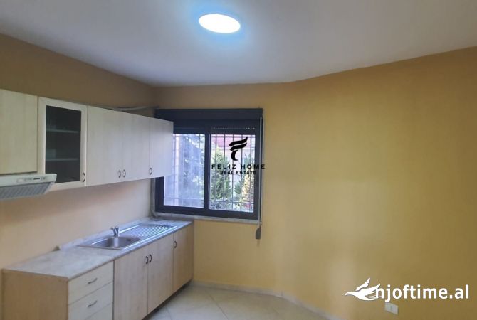 ZYRE ME QERA 160 M2 QENDER 1600 EURO