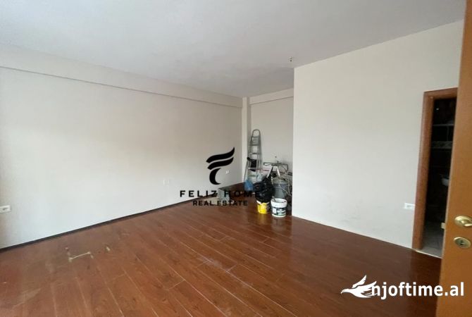 Ambient biznesi me qera 3+1 ne Tirane - 700 Euro