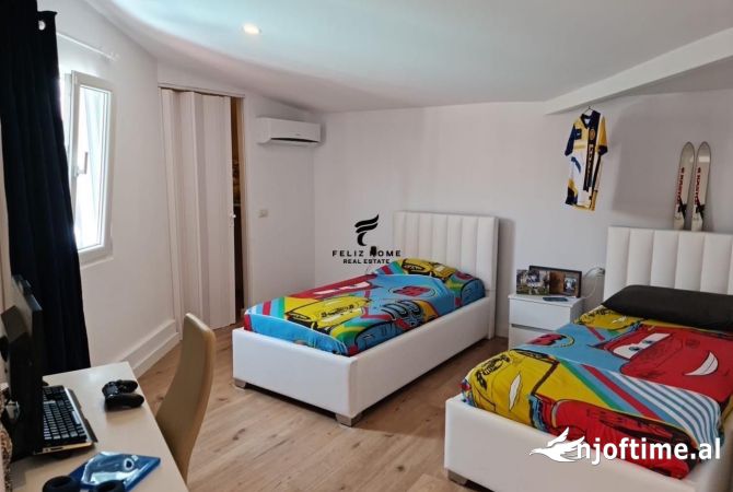 Shtepi ne shitje Penthose(kati i fundit panoramik) ne Durres, 3+1, Mobilimi E mobiluar, Pagesa 300,000  Euro.