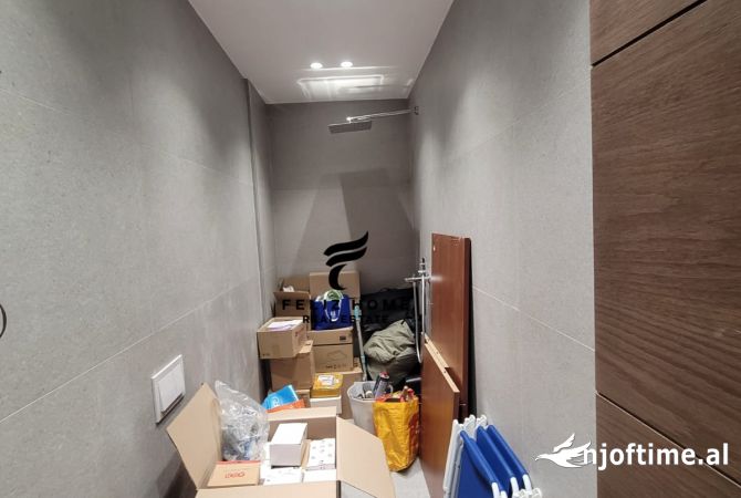 ZYRE ME QERA 125 M2 RRUGA E DURRESIT 1.800 EURO