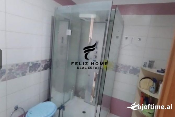 Shtepi me qera Apartament ne Tirane, 3+1, Mobilimi Bosh, pa mobiluar, Pagesa 700  Euro.