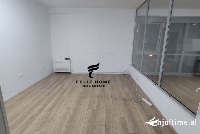 ZYRE ME QERA 158 M2 RRUGA E DURRESIT 2500 EURO