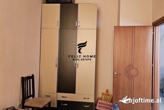 Shtepi ne shitje Apartament ne Tirane, 1+1, Mobilimi E mobiluar, Pagesa 93,000  Euro.