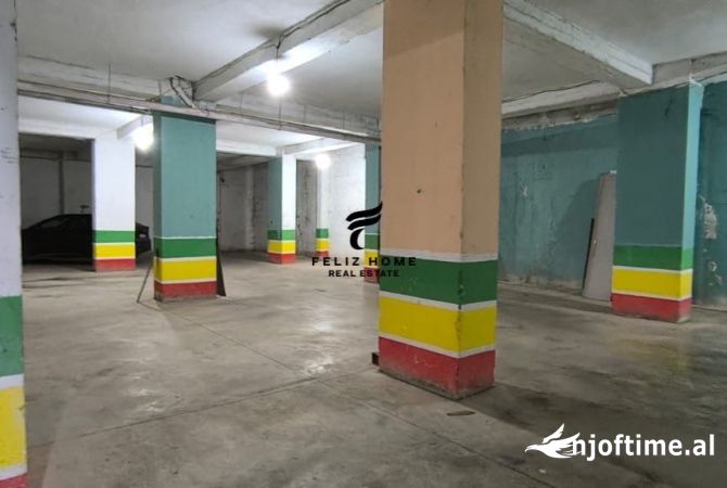 Ambient biznesi me qera 4+1 ne Tirane - 1,100 Euro