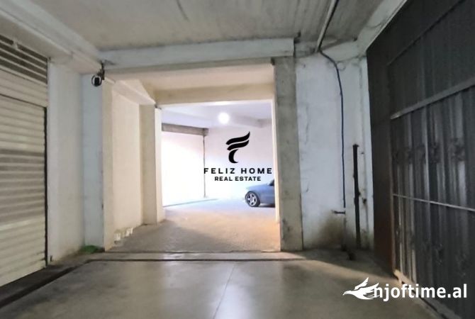 Ambient biznesi me qera 4+1 ne Tirane - 1,100 Euro