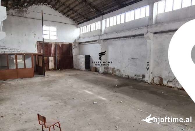 Ambient biznesi me qera 4+1 ne Tirane - 950 Euro