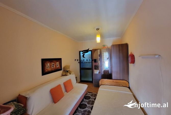 Shtepi ne shitje Apartament ne Tirane, 3+1, Mobilimi E mobiluar, Pagesa 165,000  Euro.