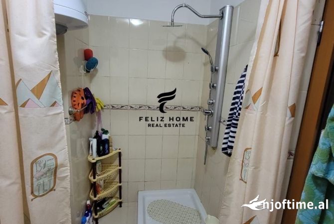 Shtepi ne shitje Apartament ne Tirane, 3+1, Mobilimi E mobiluar, Pagesa 165,000  Euro.