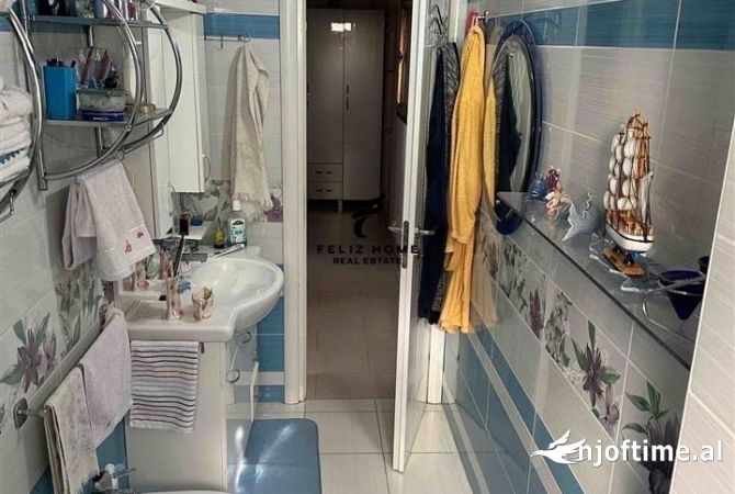 Shtepi ne shitje Apartament ne Tirane, 1+1, Mobilimi E mobiluar, Pagesa 100,000  Euro.