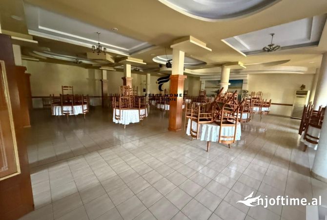 Ambient biznesi me qera 2+1 ne Tirane - 3,500 Euro