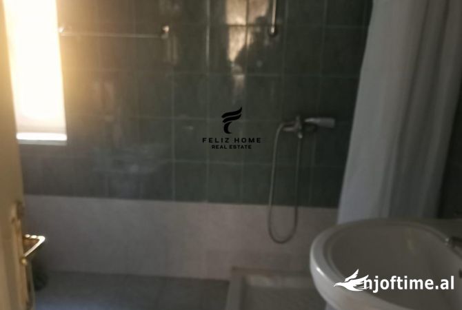 Shtepi me qera Apartament ne Tirane, 3+1, Mobilimi E mobiluar, Pagesa 50,000  Leke.