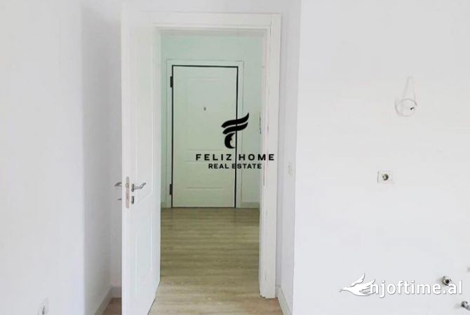 ZYRE ME QERA 69 M2 QENDER 550 EURO