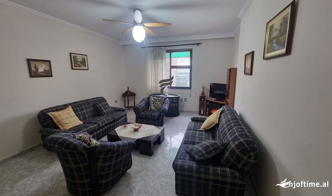 Shtepi ne shitje Apartament ne Tirane, 3+1, Mobilimi Bosh, pa mobiluar, Pagesa 216,000  Euro.