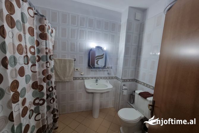 Shtepi ne shitje Apartament ne Tirane, 3+1, Mobilimi Bosh, pa mobiluar, Pagesa 216,000  Euro.
