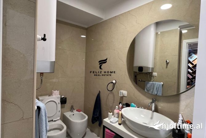 Shtepi ne shitje Apartament ne Tirane, 2+1, Mobilimi E mobiluar, Pagesa 240,000  Euro.