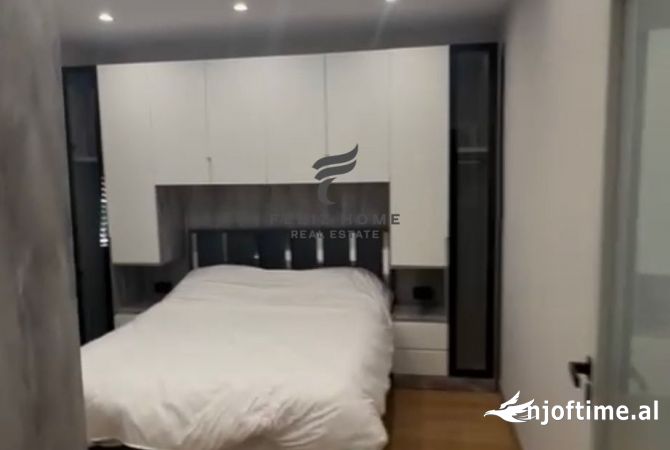 Shtepi ne shitje Apartament ne Tirane, 2+1, Mobilimi E mobiluar, Pagesa 180,000  Euro.