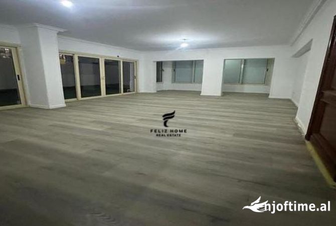 Ambient biznesi me qera 3+1 ne Tirane - 1,500 Euro