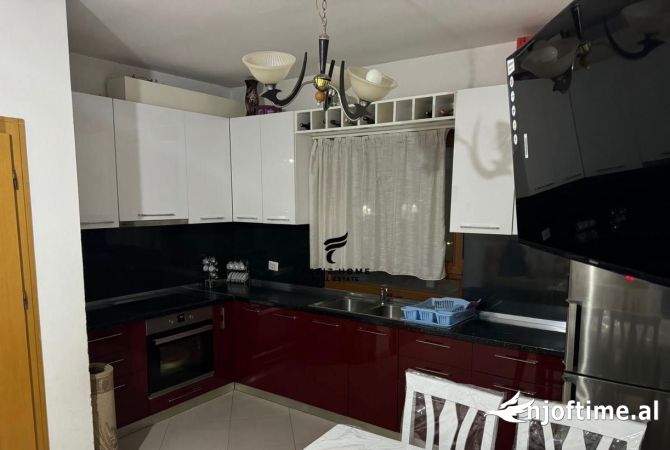 Shtepi me qera 2+1 ne Tirane - 400 Euro
