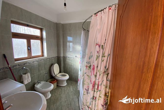 Shtepi me qera Apartament ne Tirane, 2+1, Mobilimi E mobiluar, Pagesa 500  Euro.