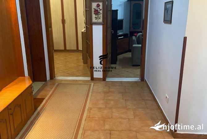 Shtepi ne shitje Apartament ne Tirane, 3+1, Mobilimi E mobiluar, Pagesa 14,000,000  Leke.
