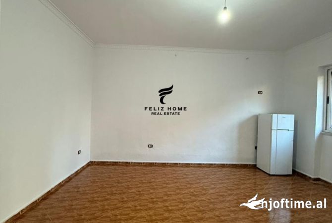 Shtepi ne shitje Apartament ne Tirane, 1+1, Mobilimi Bosh, pa mobiluar, Pagesa 100,000  Euro.