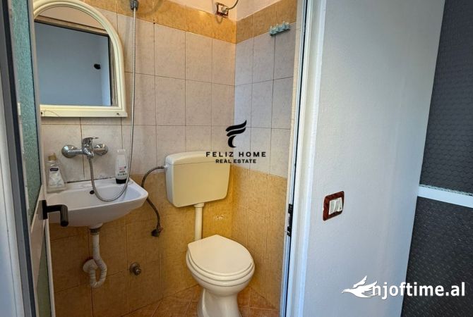 Shtepi ne shitje Apartament ne Tirane, 1+1, Mobilimi Bosh, pa mobiluar, Pagesa 100,000  Euro.