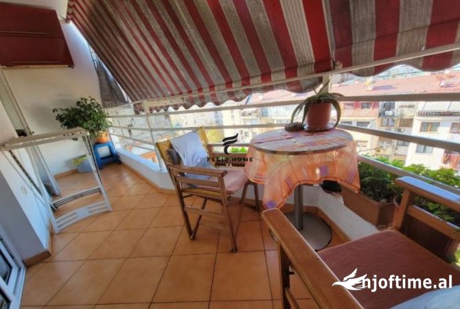 Shtepi ne shitje Apartament ne Tirane, 3+1, Mobilimi E mobiluar, Pagesa 165,000  Euro.