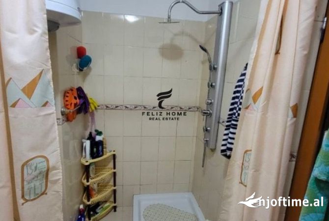 Shtepi ne shitje Apartament ne Tirane, 3+1, Mobilimi E mobiluar, Pagesa 165,000  Euro.