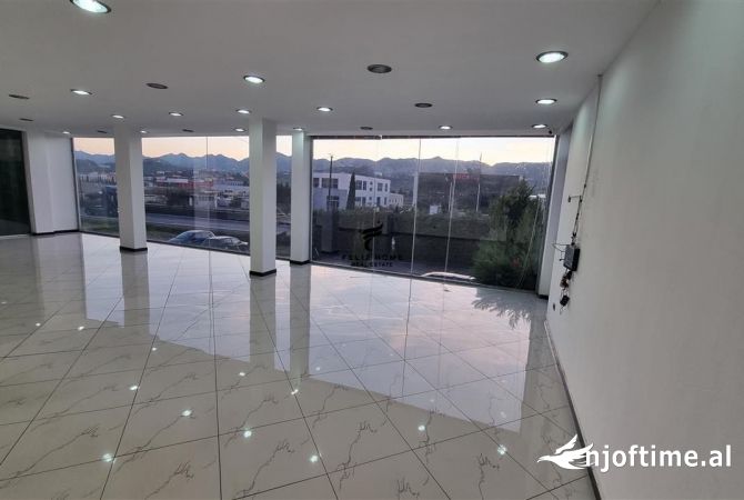 Ambient biznesi me qera 3+1 ne Tirane - 600 Euro