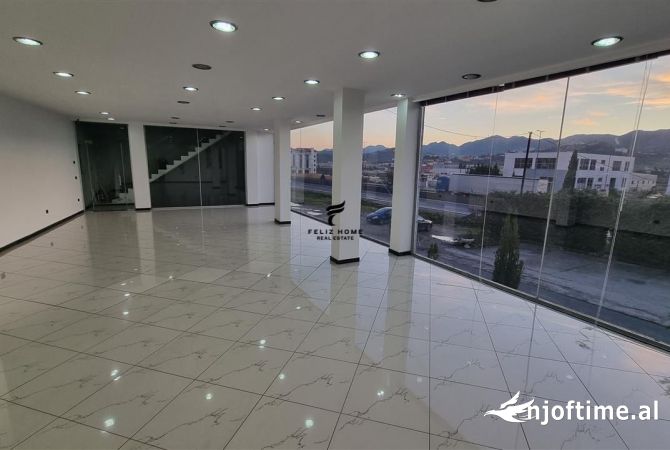 Ambient biznesi me qera 3+1 ne Tirane - 600 Euro