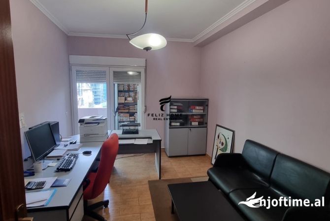 Ambient biznesi me qera 3+1 ne Tirane - 1,500 Euro