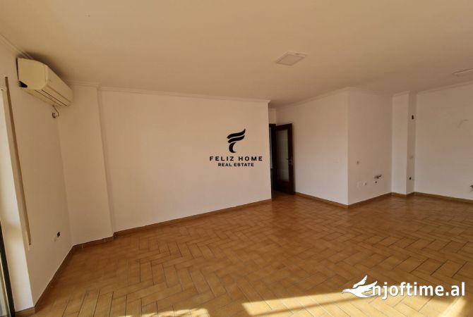 Ambient biznesi me qera 3+1 ne Tirane - 2,500 Euro