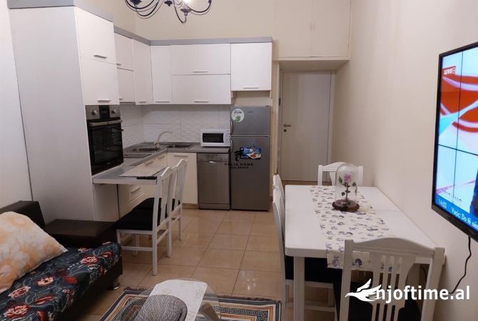 Shtepi me qera 2+1 ne Tirane - 690 Euro