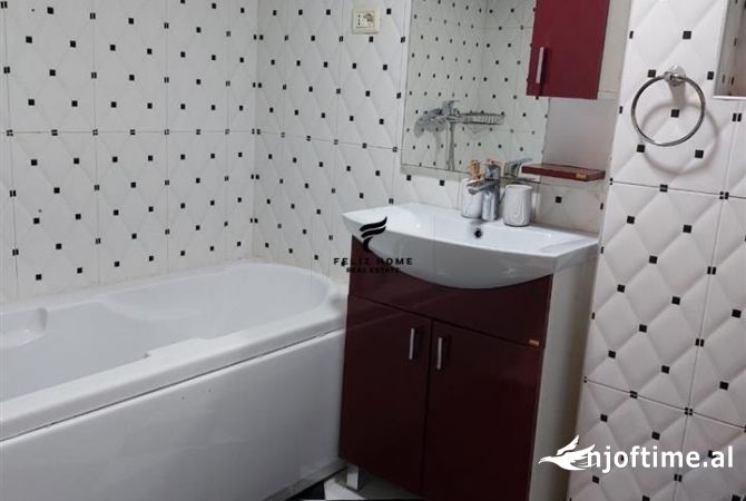 Shtepi me qera Apartament ne Tirane, 2+1, Mobilimi E mobiluar, Pagesa 690  Euro.