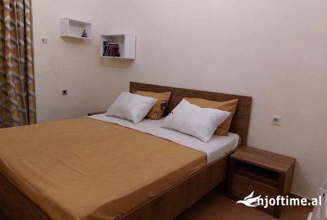 Shtepi me qera Apartament ne Tirane, 2+1, Mobilimi E mobiluar, Pagesa 690  Euro.