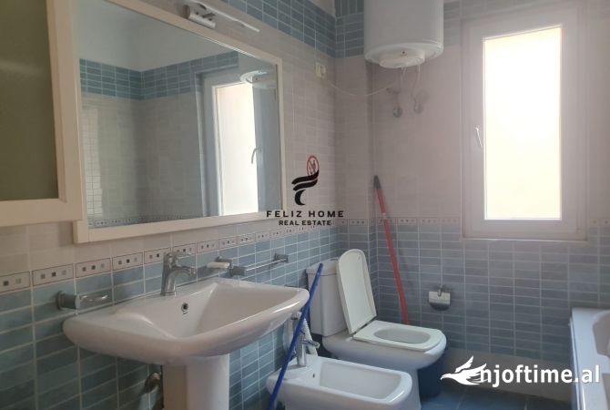 ZYRE ME QERA 82 M2 QENDER 900 EURO