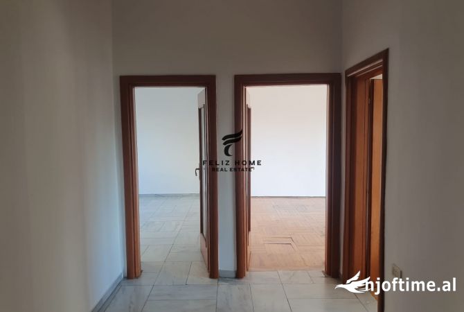 ZYRE ME QERA 82 M2 QENDER 900 EURO