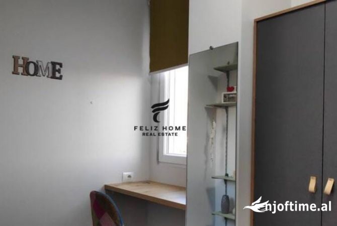 Shtepi me qera Penthose(kati i fundit panoramik) ne Tirane, 2+1, Mobilimi E mobiluar, Pagesa 1,200  Euro.