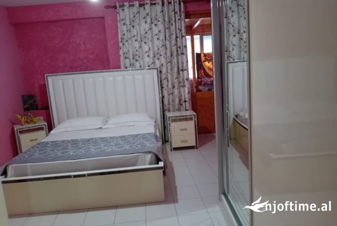 Shtepi ne shitje Apartament ne Tirane, 2+1, Mobilimi E mobiluar, Pagesa 155,000  Euro.