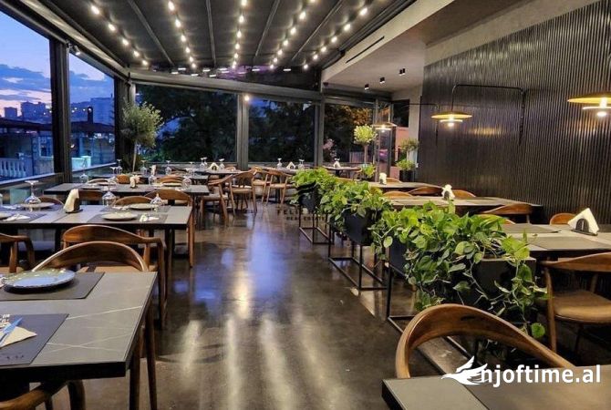 Ambient biznesi ne shitje 2+1 ne Sarande - 750,000 Euro