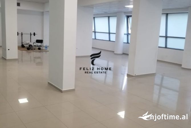 Ambient biznesi me qera 3+1 ne Tirane - 2,500 Euro