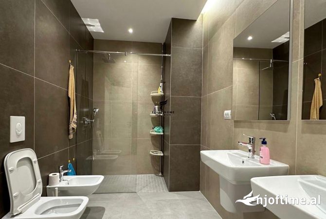 Shtepi me qera Apartament ne Tirane, 2+1, Mobilimi E mobiluar, Pagesa 1,100  Euro.