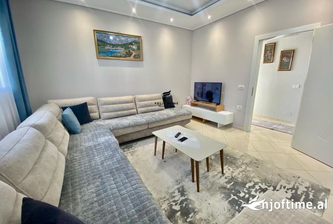 Shtepi me qera 7+1 ne Tirane - 4,500 Euro