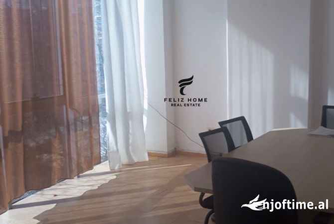 Ambient biznesi me qera 3+1 ne Tirane - 370 Euro